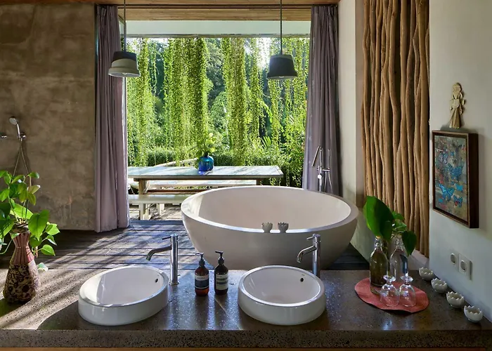 Chameleon Bali Villa *